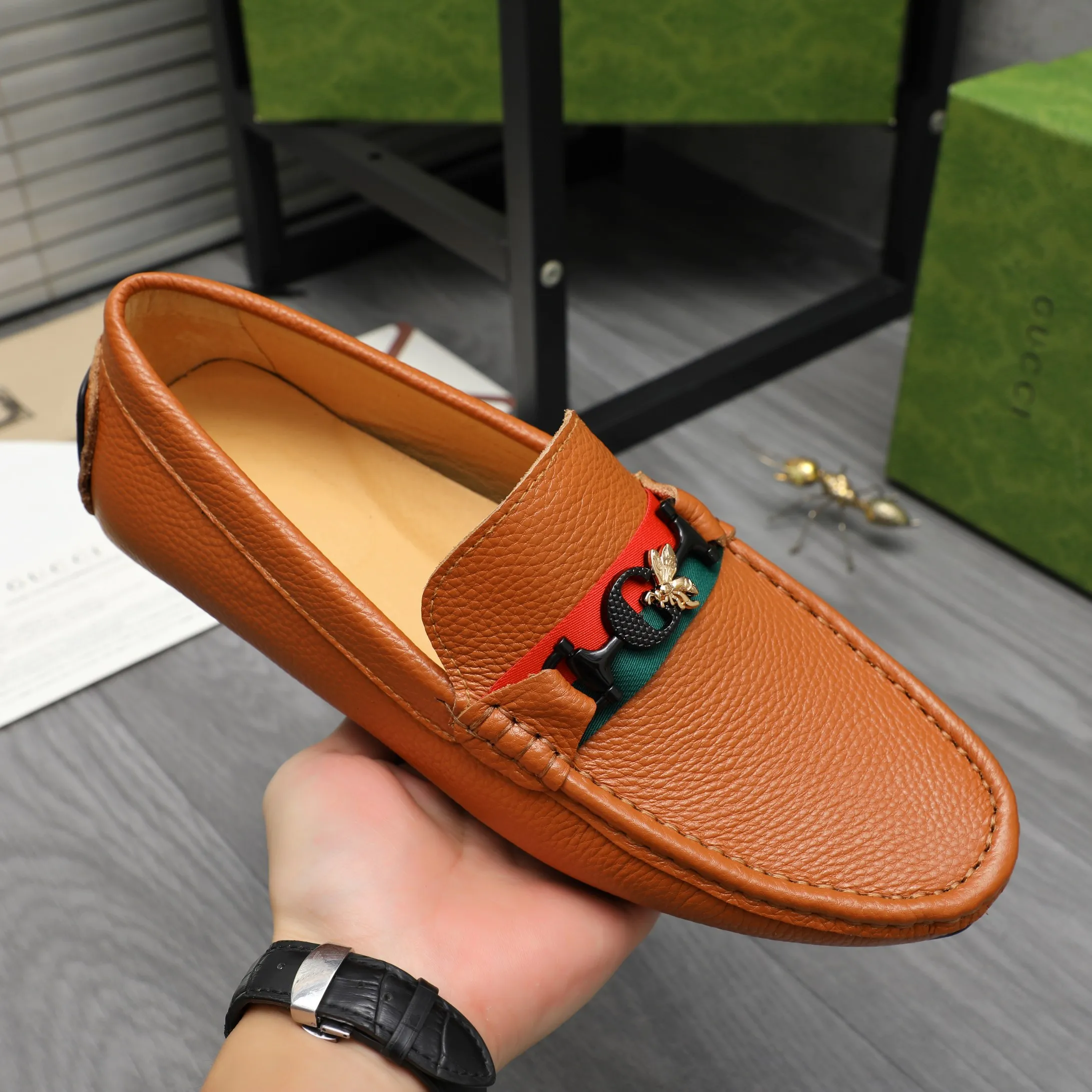 Men's shoes 💰360 Product trademark: GUCCI "Gucci" casual slip-on men's shoes Regular size: 38-45 Product materials: Selected pebbled cowhide upper, pigskin lining, rubber outsole
